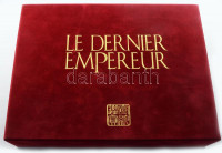 Gerard, Fabien S. : Ombres jaunes. Journal de Tournage Le Dernier Empereur de Bernardo Bertolucci. Paris, 1987, Cahiers du Cinéma, 187 p. Papírkötésben, számos színes és fekete-fehér képpel illusztrálva. Számozott (01429./600) kiadás.